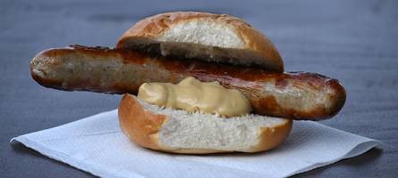 Dreiste Masche: Frau beschmiert Opfer auf dem Stadtmarkt mit Senf und raubt ihn aus