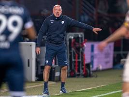 VfL Bochum im DFB-Pokal: Der frostharte Trainer in seinen Glückshosen