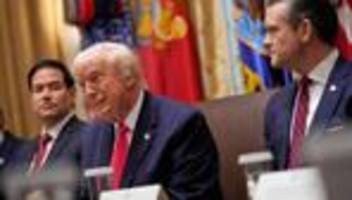 Der US-Überblick am Morgen : Trump beleidigt Somalier, Hegseth weist Verantwortung von sich