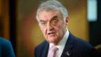 Fußball: Minister fordert strengere Regeln für Sicherheit in Stadien