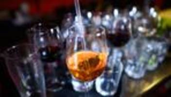 Gesundheit: Jugendliche trinken weniger, Ältere bleiben Risikogruppe