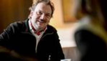 Leute: Charly Hübner zieht Kino dem Streaming vor