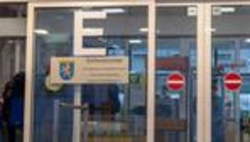 Obdachlosigkeit: Messerstich gegen Obdachlosen: Angeklagter gibt Notwehr an