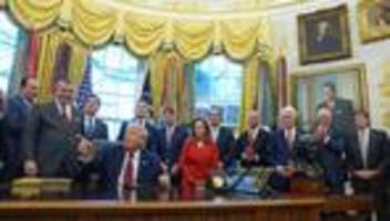 Umweltauflagen: Trump will Kraftstoffvorgaben für Autos lockern