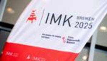 Vor Innenministerkonferenz: Innenministerkonferenz: Tierschützer- und Fußballfan-Protest