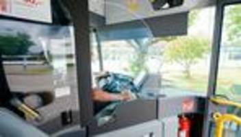 zeugen gesucht: mutter rastet nach busfahrt aus – fahrer verletzt