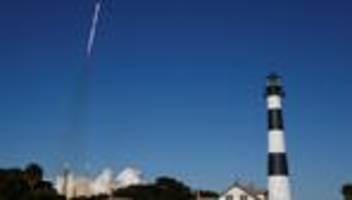 Raumfahrtunternehmen von Jeff Bezos: Zwei Deutsche fliegen mit Blue Origin ins Weltall