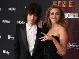 Sängerin ist verblüfft: Miley Cyrus und Maxx Morando sind verlobt