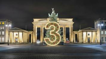 türchen 3: berlins verwirrende uhr, die kaum einer versteht