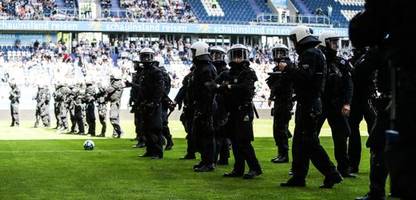 Nordrhein-Westfalen: Fußballverbände sollen Polizeikosten bei Hochrisikospielen mittragen