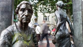 dreckige skulptur in ottensen verärgert ehemann der künstlerin – „respektlos“