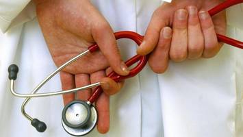 umfrage zu arztterminen: wo deutsche am längsten warten müssen