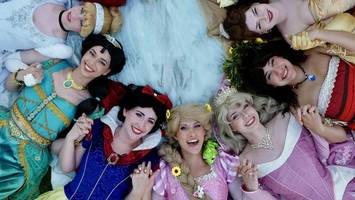 Vom Hobby zum Traumberuf: 21-Jährige tritt als Eiskönigin auf