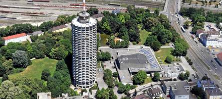 im 22. stock riecht es nach rauch: großer feuerwehreinsatz im hotelturm
