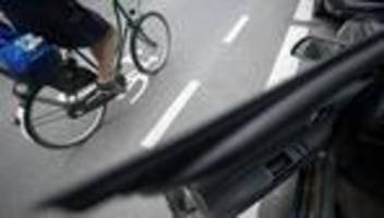 Fahrradunfälle: Bundesregierung will verpflichtende Warnsysteme gegen Dooring-Unfälle