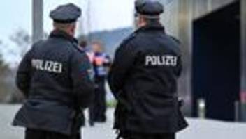 Landtagsbeschluss: Polizisten sollen in der Regel Namensschilder tragen