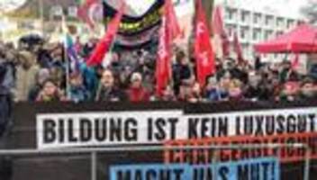 Studentenprotest: Hunderte Studenten gegen Verwaltungsgebühr auf der Straße