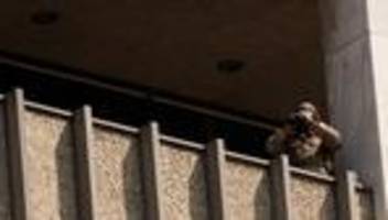 Der US-Überblick am Morgen: Kalifornier können ICE-Beamte melden, Trump lockert Abgasregeln