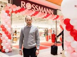 Austritt instrumentalisiert: Rossmann-Chef verteidigt dm in AfD-Debatte vehement