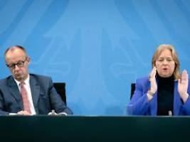 berlin tag & macht : von norbert bas bis bärbel blüm: die rente ist sicher... ein streitgrund