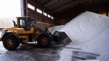 Berliner Stadtreinigung: Mit Sole, Splitt und Salz gegen Schnee und Eis
