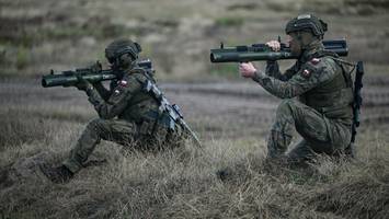 Wehrdienst und Musterung: Sind Jugendliche in anderen Ländern besser dran?