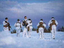 wehrdienst: die bundeswehr blickt neidisch nach norden
