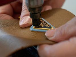 modeindustrie: versace, prada, gucci & co in italien im visier der polizei