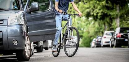Dooring-Unfälle bei Radfahrern: Verkehrsministerium will Türwarnsysteme verpflichtend machen