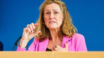 Land kündigt Anpassung der Beamtengehälter an