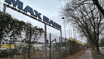 Baumarkt-Brache in Osdorf verschwindet: Bagger reißen plötzlich Gebäude ab