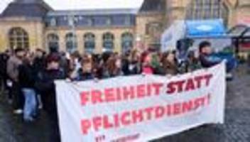 Demonstrationen: Proteste gegen Wehrdienst in Rheinland-Pfalz
