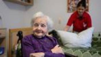 Langes Leben: Rotwein und wenig Stress – Das Geheimnis einer 111-Jährigen