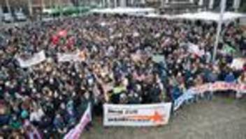 sachsen: schüler gegen wehrpflicht - rund 2.000 teilnehmer bei streik