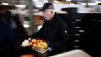 Soziale Hilfe: Lebensmitteltafeln können Bedarf trotz mehr Helfern nicht decken