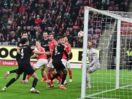 Gladbach spielt sich weiter frei: Kurioses Eigentor verschlimmert Mainzer Krise