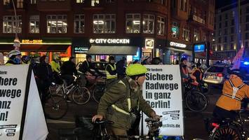 Demo gegen Torstraßen-Umbau: Nicht nur Radfahrer sind empört