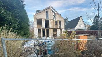nach baustopp: doppelhaus-rohbau in rahlstedt verkommt zur ruine