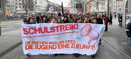 „Lieber Verweis, als eingezogen werden“: Darum demonstrieren 200 Schüler gegen den Wehrdienst