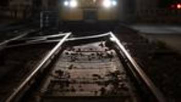 Unfall: Stuttgarter Stadtbahn entgleist nach Unfall mit Auto