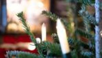 weihnachtsmarkt: diebe wollen weihnachtsbaum von marktplatz stehlen