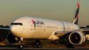 Zwischenfall an Flughafen: Brand unter Flugzeug in São Paulo – Passagiere evakuiert