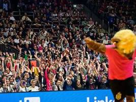Fünfter Sieg im fünften WM-Spiel: Enthusiastische Fans feiern nächste Handball-Party der Frauen