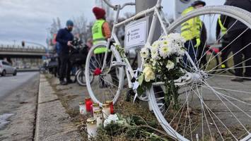Tod eines Radfahrers: In Tempelhof gedenken Menschen eines Namenlosen