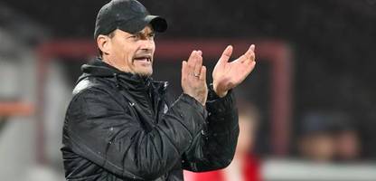 Fußball-Bundesliga: St. Pauli-Coach Alexander Blessin kritisiert Balljungen nach Remis beim 1. FC Köln