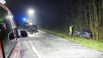 golf rammt pannenwagen auf der a210 – pannenhelfer lebensgefährlich verletzt