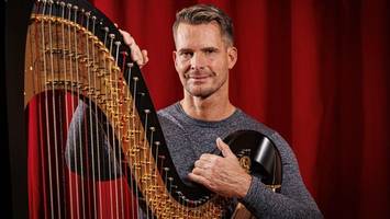 Star-Harfenist in der Elbphilharmonie: Sein Instrument hat ein Imageproblem