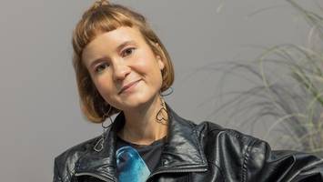 Caroline Wahl und andere Stars bei Rowohlt: „Miss Merkel“ und dann Kekse backen