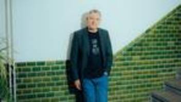 bundestagsabgeordneter: manche freunde sagen: du bist ja arm wie 'ne kirchenmaus