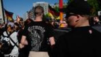 Konrad-Adenauer-Stiftung: Deutsche machen sich mehr Sorgen über Rechtsextremismus als Zuwanderer